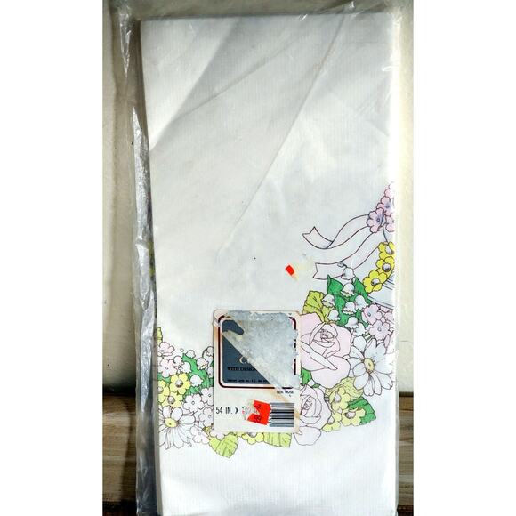 Vintage Crepe Paper Table Cover Flowers 54x102 Sealed NOS - Picture 6 of 8